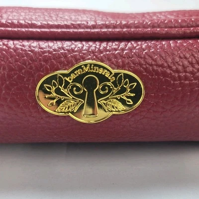 Bolsa superior con cremallera roja Bare Minerals bolsa de maquillaje cosmético con llave de tracción en tono dorado bonita Foto 1 de 4