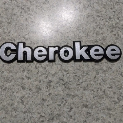 Insignia emblema guardabarros Jeep Cherokee XJ 1984-1996 FABRICANTE DE EQUIPOS ORIGINALES 7,25" Foto 1 de 4