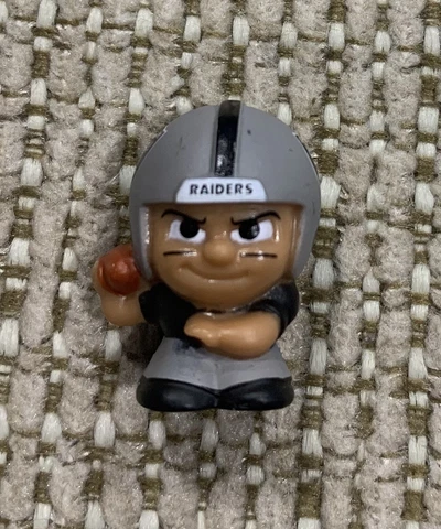 Teenymates nfl Oakland Raiders Quarterback QB Football Figure Cover
