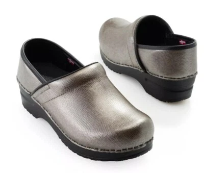 САБО SANITA ОЛОВЯННОГО ТОНА МЕТАЛЛИК ТИСНЕНАЯ ЛАКИРОВАННАЯ КОЖА РАЗМЕР ЕС 37 США 5,5-6 - Изображение 1 из 4