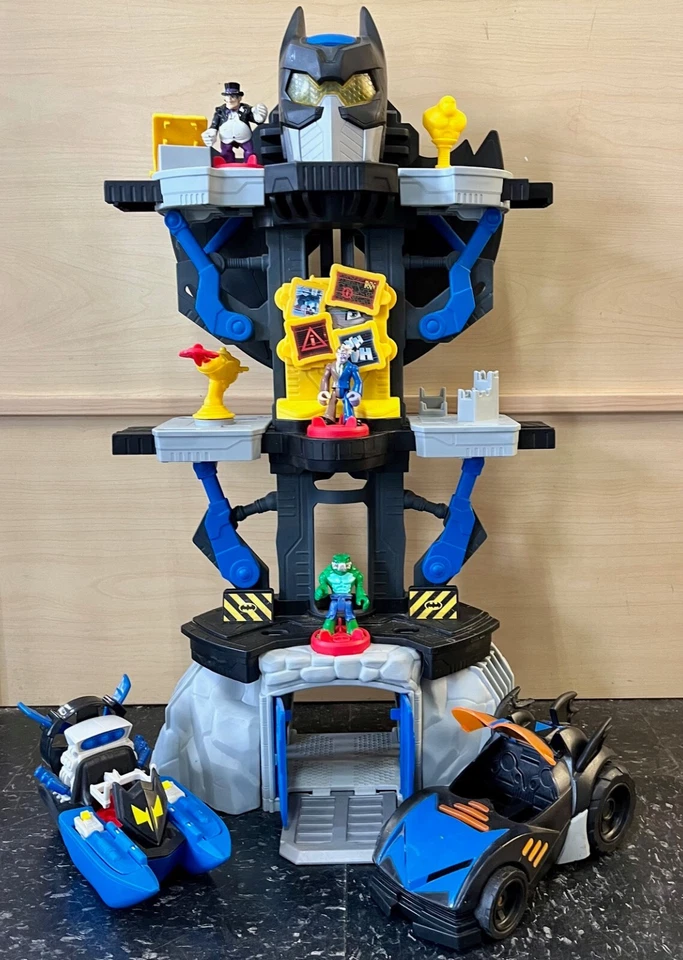 Imaginext Batman Cueva Transformador Robot Ojos Luz Baticueva Batimóvil y Fan Boat Foto 1 de 4