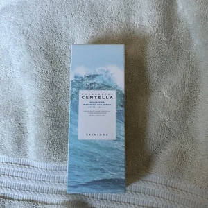 SKIN1004 Centella Hyalu-Cica Water-Fit Sun Serum SPF50+ PA++++ 50ml EXP 05/25 - Picture 1 of 6
