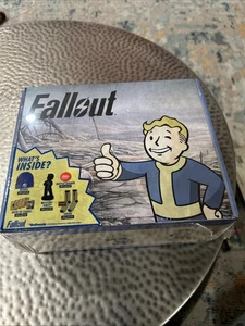 Fallout Culturefly Collector's Crate 2018 Exclusive Items! Mütze, Socken, Karten - Bild 1 von 5