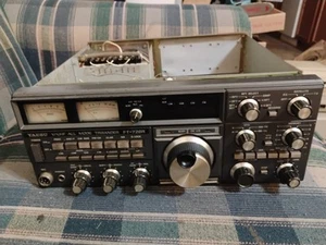 Yaesu FT-726R V/UHF All Mode Tribander Ham Radio Transceiver For Parts Or Repair - Zdjęcie 1 z 4
