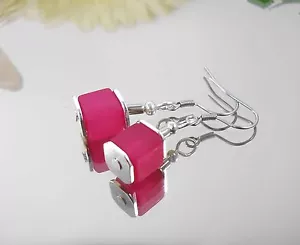 Würfel Ohrhänger in PINK matt 8 mm / Edelstahl Ohrhaken - Bild 1 von 2