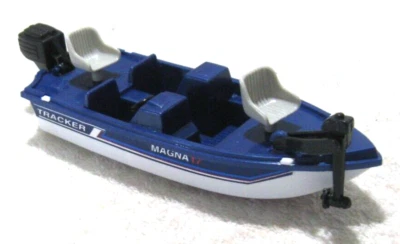 VINTAGE NOS NYLINT TRACKER MAGNUM 17 BASS BOAT W/ OUTBOARD PLASTIC TOY 7 1/2 IN - Image 1 of 3