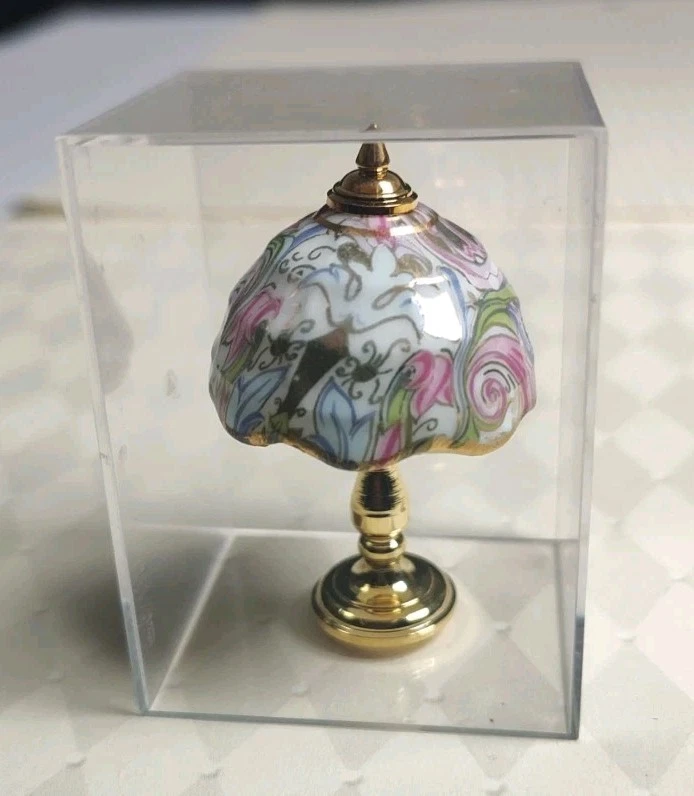 Lámpara de mesa miniatura de porcelana Reutter para casa de muñecas 1:12 Foto 1 de 4