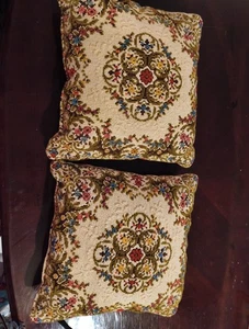 Vintage 2er Set Kissen Gobelin Nadelspitze Samt Schnörkel Blumen 60er Viktorianisch - Bild 1 von 11