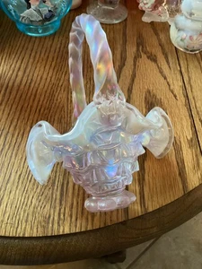 Cesta con volantes opalescentes Fenton 6" T champán, PQ 9799 - Imagen 1 de 5