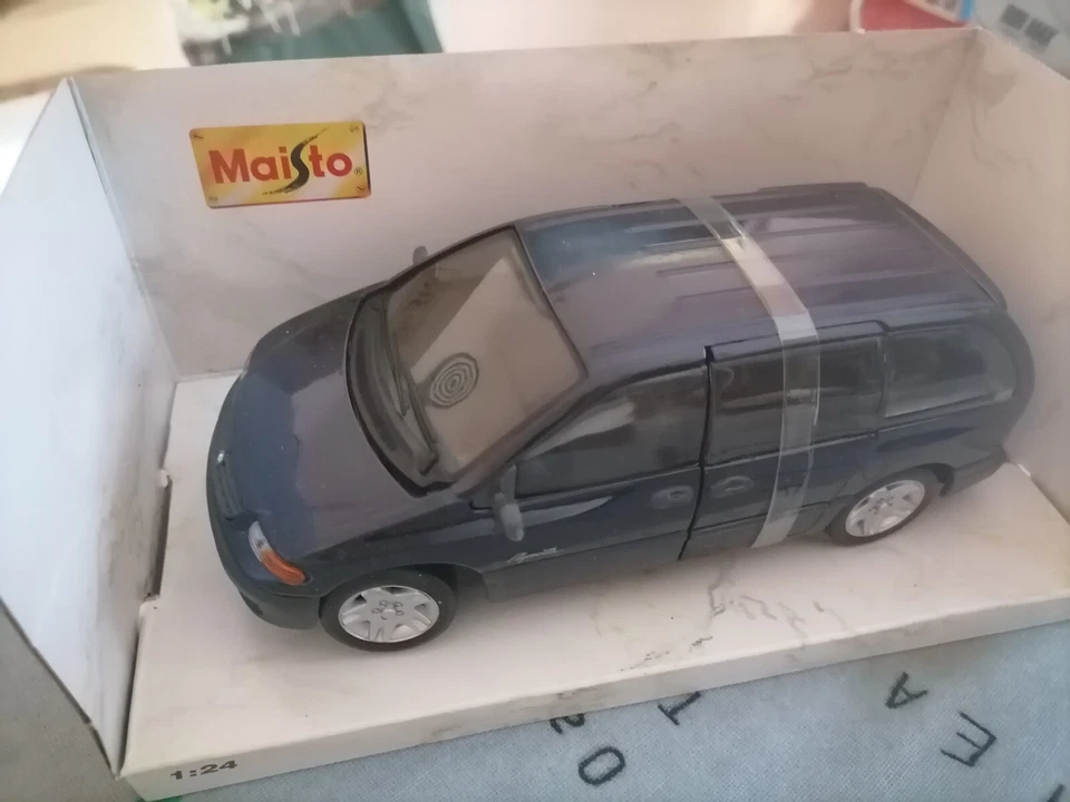 Plymouth Voyager (1996) Scala 1/24 - Immagine 1 di 4