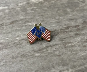 1976 Bicentennial 76 American Flags Hat Lapel Pin Back Vintage - Picture 1 of 3