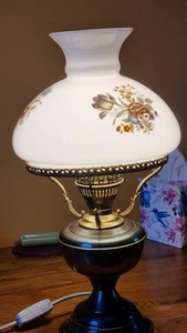 BEAUTIFUL metal glass Vintage Lamp - Picture 1 of 18