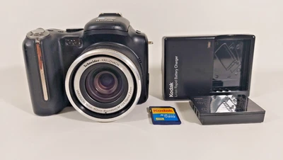 Kodak Easyshare P850 Black 12x Optical Zoom Digital Camera With Battery Charger - Image 1 of 4