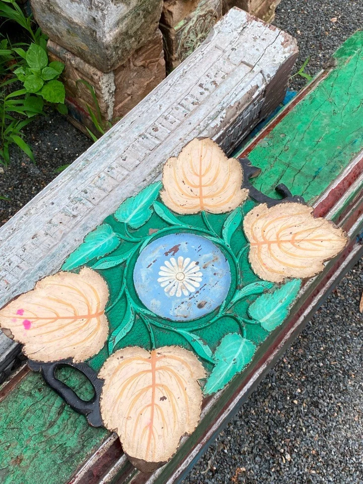 Antigua bandeja de madera tallada a mano con diseño de hojas florales Foto 1 de 4
