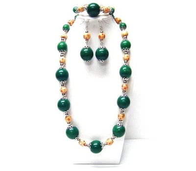 Collar/pulsera/pendientes grandes redondos verdes con cuentas de madera de macramé pintada de beige Foto 1 de 4