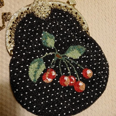 BOLSA LINDAMENTE FRISADA cerejas 🍒 bolsa de noite vintage BOLSA FORMAL - Imagem 1 de 4