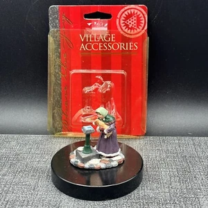Figura Pueblo Navidad De Colección Porcelana Accesorios Mujer Perro Bebiendo Caldor - Imagen 1 de 9