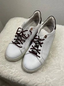 Louis Vuitton Sneaker weiß Leder mit Monogramm & burgunderroten Schnürsenkeln Gr. 39 - Bild 1 von 4