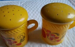Pair Of Vintage Avon Pennsylvania Dutch Patchwork Powder Sachets Yellow - Picture 1 of 7