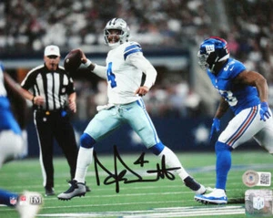 Dak Prescott Autographed Dallas Cowboys 8x10 v. Giants Photo-Beckett W Hologram - Picture 1 of 7