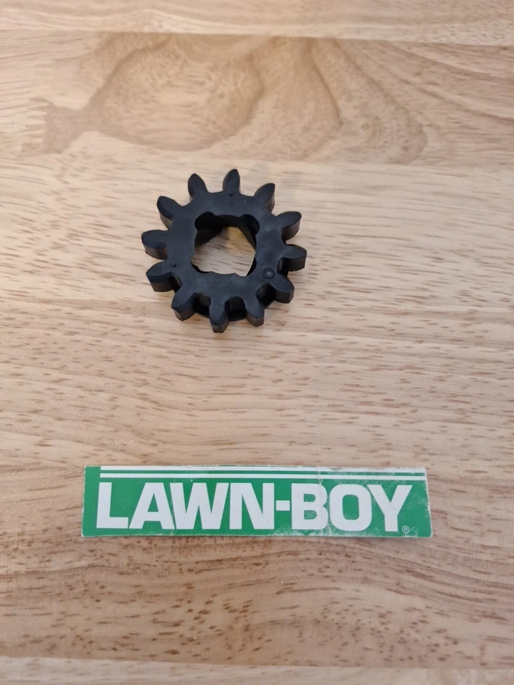 Nuevo de Lote Antiguo OMC Lawn-Boy Serie D Starter Piñón Retroceso Equipo de Nylon.  Parte 604644 Foto 1 de 1