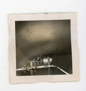 Stimmungsvoller Himmel seltsame Beerdigung aussehende Aktivität Vintage abstrakt gefunden Schnappschuss seltsames Foto - Bild 1 von 3