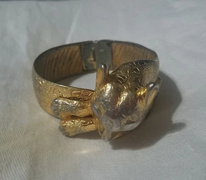 Brazalete de colección Castlecliff tono dorado estrás leopardo gato figura pinza - Imagen 1 de 11