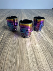 Juego de 3 vasos de chupito de calavera Rainbow Fusion de 1,7 oz artículos de fiesta iridiscentes de Halloween - Imagen 1 de 7