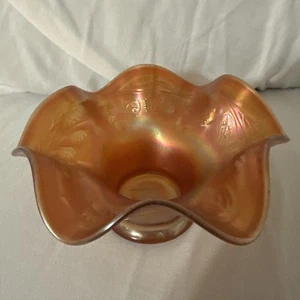 Vintage FENTON Karneval Glas Stechpalme Blatt & Beere Hut Rüschen Schale Ringelblume - Bild 1 von 9