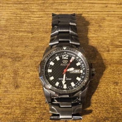 Reloj Reactor Fission Foto 1 de 3