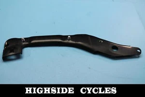 1281 02 HARLEY-DAVIDSON V-ROD RIGHT REAR FENDER STRUT MOUNT BRACKET 48483-01 - Foto 1 di 8