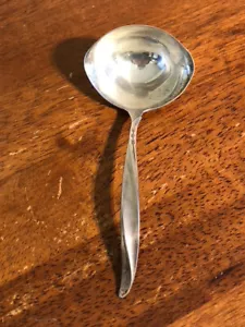 Cucharón de salsa de ley International. Spray de pino patrón. Año 1957. Escasa - Imagen 1 de 9