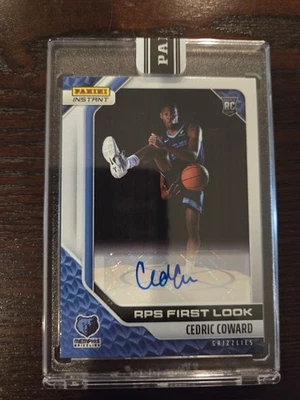 Cedric Coward 2025-26 Panini Instantáneo Novato Estreno RPS Primer vistazo Auto Sellado Foto 1 de 2