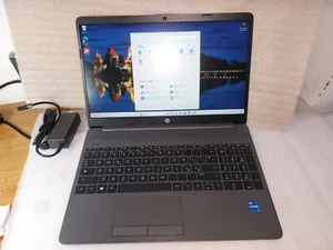 HP 250 G9 15,6" (512GB SSD, Intel Core i7-1255U, 16GB RAM) Notebook - Ottimo - Foto 1 di 9