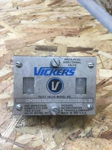Vickers 02-126332 F3 Pilot Valve - Picture 1 of 4