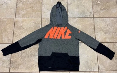 Pulôver Nike Dri-Fit com capuz juvenil tamanho XL cinza, letras laranja leve - Imagem 1 de 4