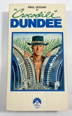 Crocodile Dundee VHS 1986 Paramount Hi-Fi Stereo Paul Hogan Comedy Classic - Image 1 of 4