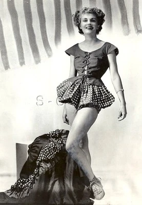 Оригинальная винтажная большая фотография полуобнаженная парижская модель купальник пляжная одежда 1948 - Изображение 1 из 4