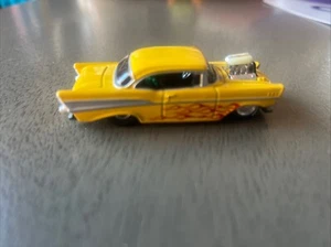 Maisto 1957 Chevrolet Bel Air Yellow With Flames - Picture 1 of 4