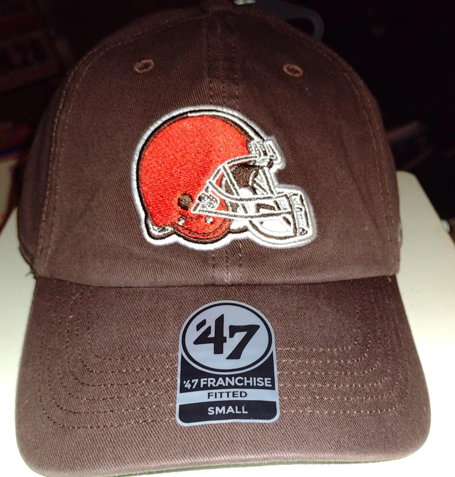 '47 BRAND CLEVELAND BROWNS HELMET LOGO FRANCHISE BROWN HAT/CAP . SIZE XL.