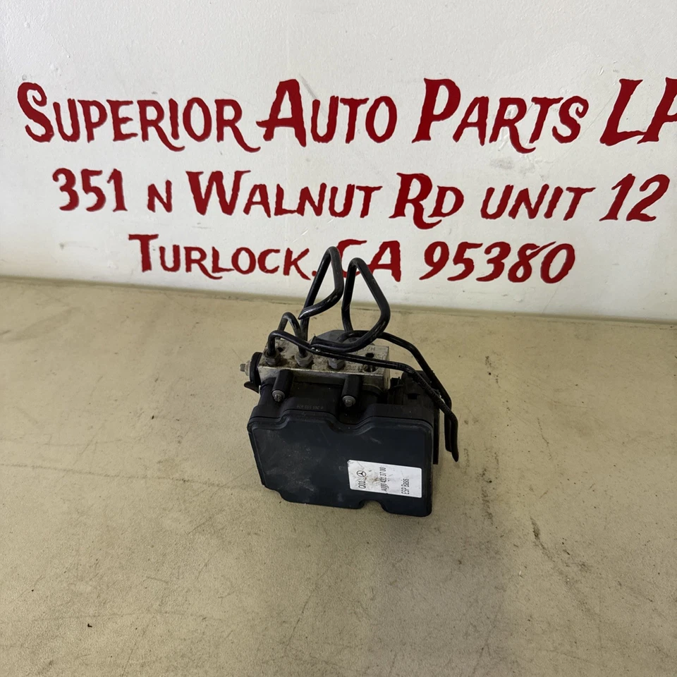 2016 Mercedes-Benz GLC300 C300 ABS Anti Lock Brake Pump Module | A2534310512 - Image 1 of 4
