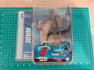Figura de acción Dwayne Wade McFarlane Toys serie 9 Miami Heat camiseta negra - Imagen 1 de 4
