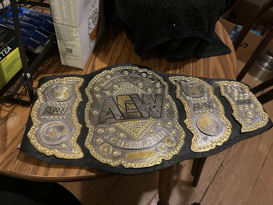 Реплика пояса чемпиона AEW в супертяжелом весе для взрослых! - Изображение 1 из 2