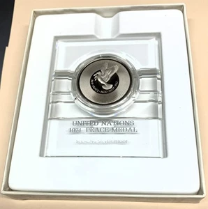 # C10119 1974 UNITED NATIONS STERLING SILVER PEACE MEDAL , FRANKLIN MINT PROOF - Bild 1 von 3