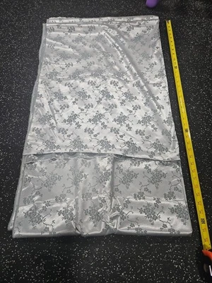 Lote de 4,5 yardas hojas monocromáticas plateadas en ramas tela de algodón Foto 1 de 4