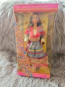 1992 Italian Dolls Of The World Barbie #2256 - Picture 1 of 16