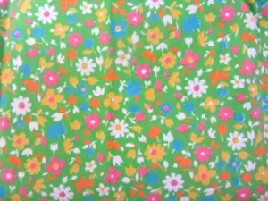 FETTVIERTEL GRÜN MIT MEHRFARBIGEN BLUMEN LEICHTGEWICHT BAUMWOLLSTOFF #1 - Bild 1 von 1