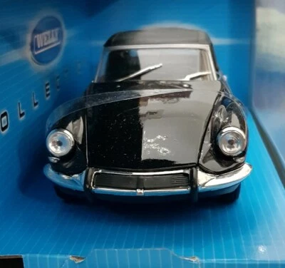 MODELLO AUTO CITROEN DS 19 Cabriolet scala 1/24 - Immagine 1 di 2