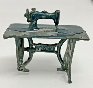 DE COLECCIÓN 1920 ANTIGUA CASA DE MUÑECAS MINIATURA DEPOSE MÁQUINA DE COSER MESA FRANCIA - Imagen 1 de 5