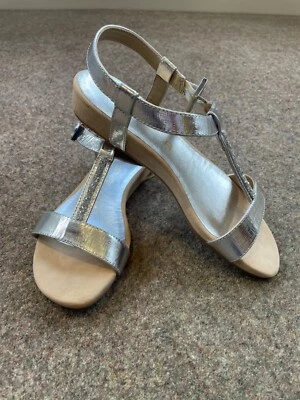 Sandalias para mujer Unisa ALAI, cuero plateado con Swarovski, talla 38/Reino Unido 5, nuevas en caja Foto 1 de 4